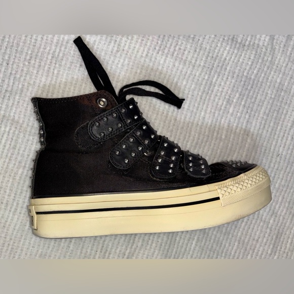 Converse Chuck Taylor Hi Studded Leather Velcro Strap
Platform Sneaker Size 7 - Picture 5 of 10